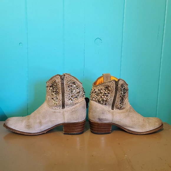 Frye Deborah Cut Stud Boot - Size 9 - Picture 2 of 6